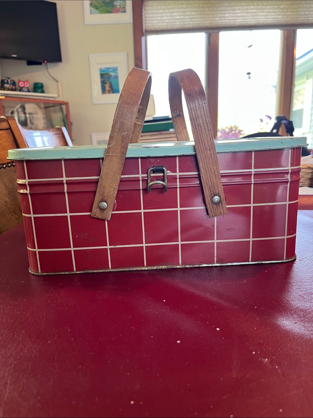 Vintage Salerno Metal/Tin Picnic Basket with Wooden Handles